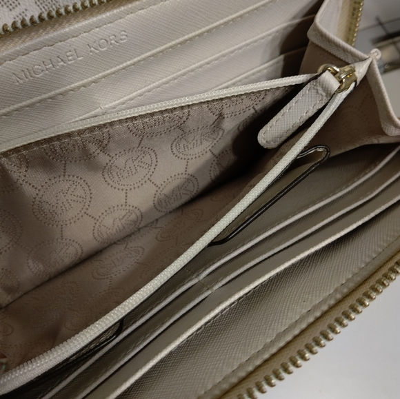 💥CLOSING Nov.1 SALE💥 Michael Kors MK Purse & matching Wallet - Picture 16 of 16